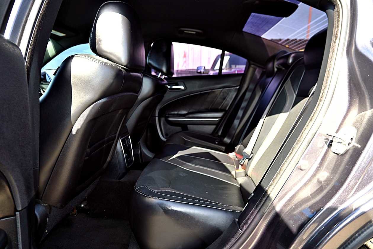 Used 2015 Dodge Charger R/T w/ Plus Group RWD image 9