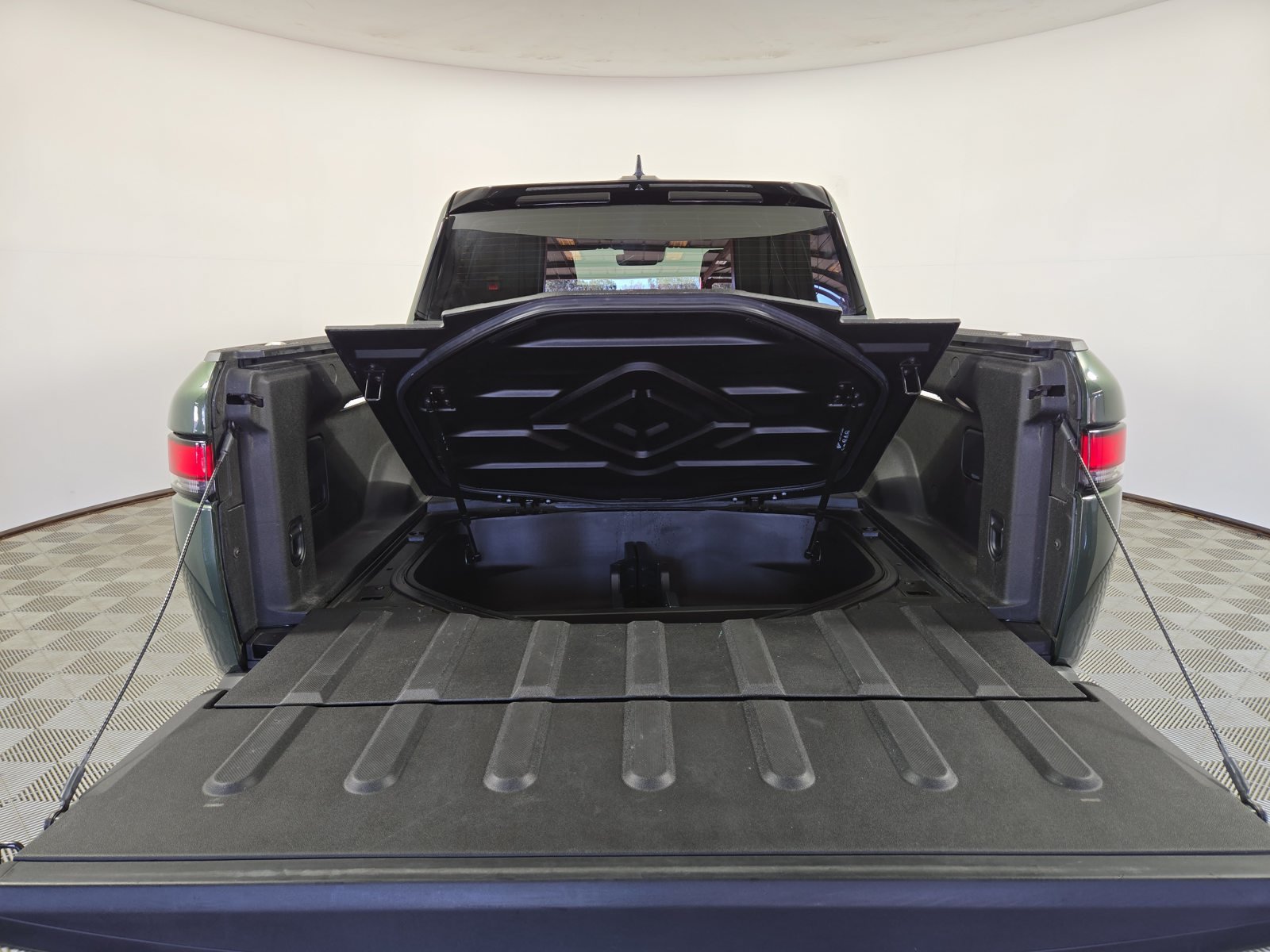 Used 2024 Rivian R1T Adventure Dual AWD/4WD image 15