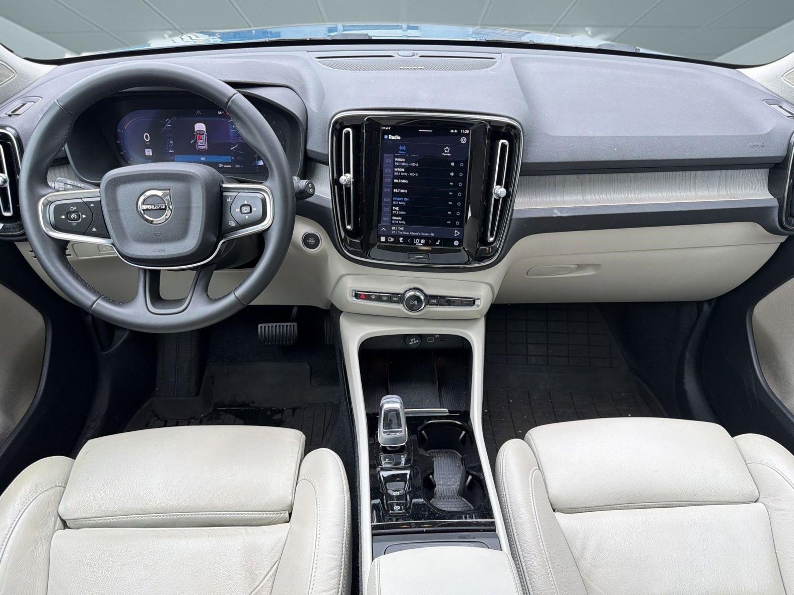 Certified 2023 Volvo XC40 B5 Ultimate w/ Protection Package Premier image 16