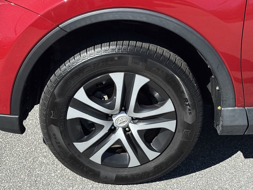 Used 2017 Toyota RAV4 LE image 31