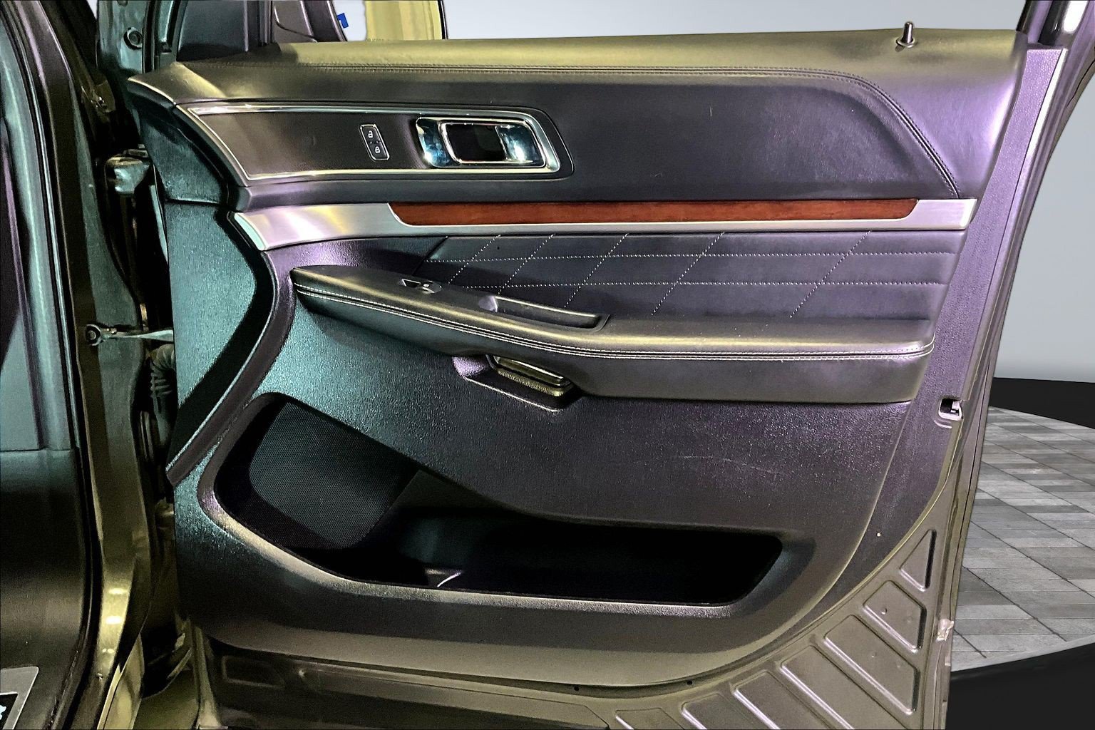 Used 2019 Ford Explorer Platinum AWD/4WD image 29