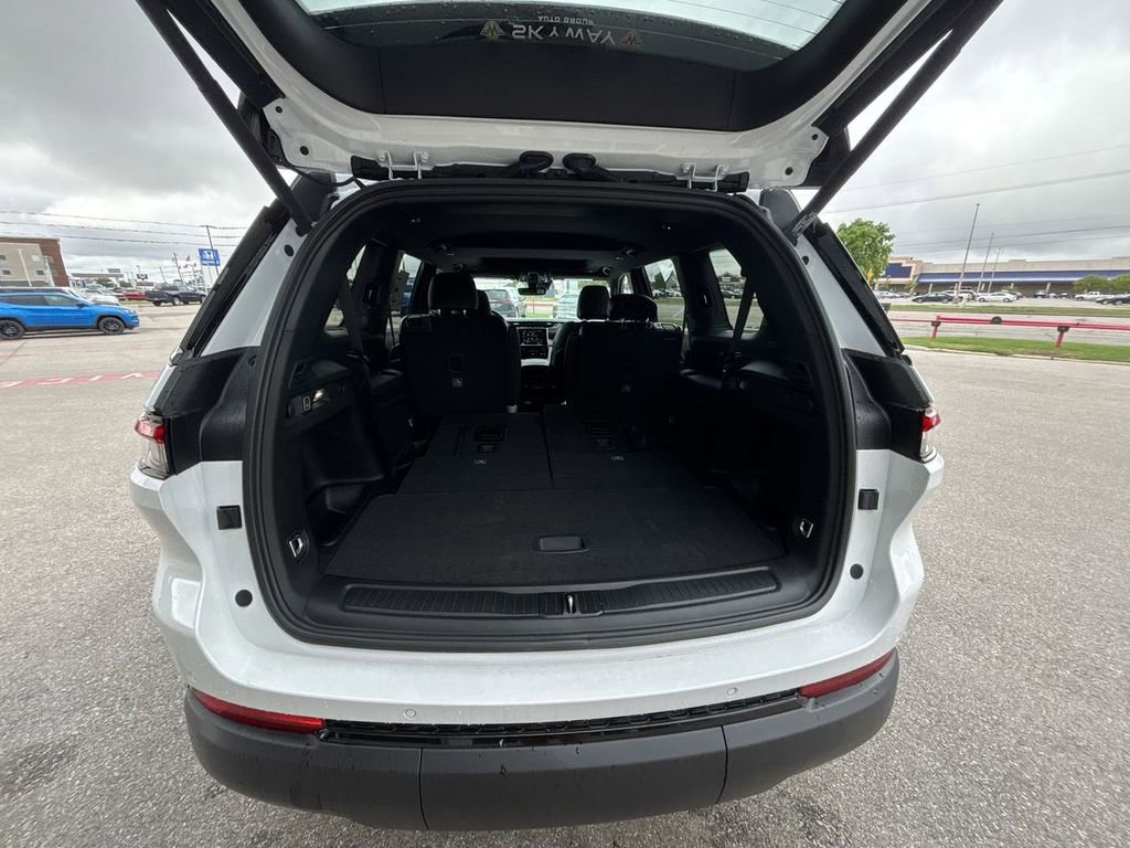 New 2025 Jeep Grand Cherokee L Altitude image 17