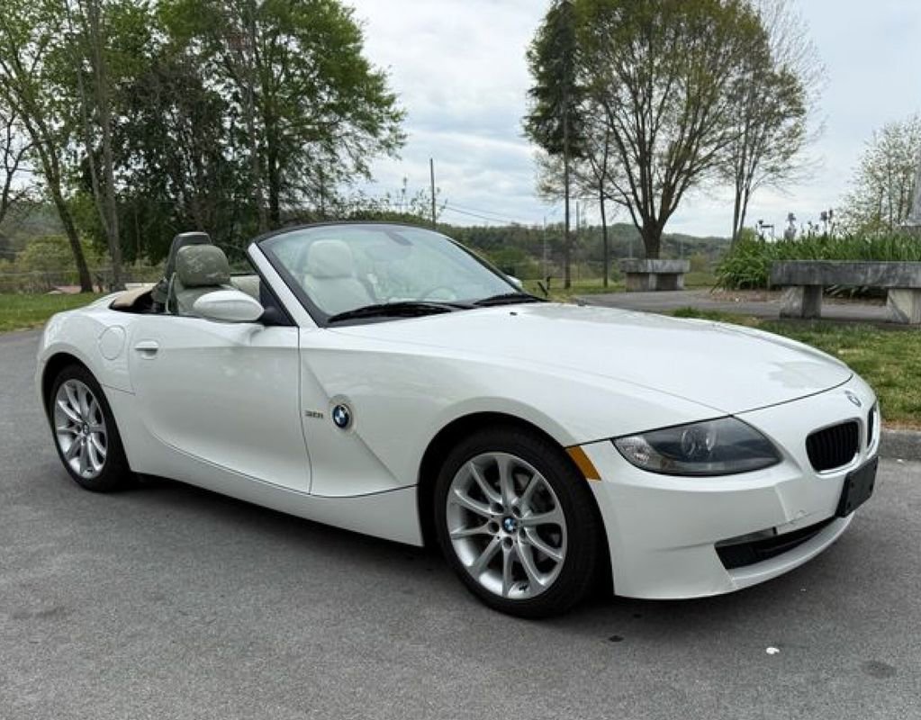 Used 2006 BMW Z4 3.0i RWD image 3