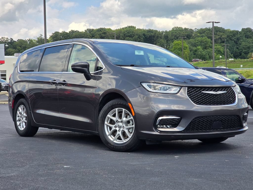 Used 2023 Chrysler Pacifica Touring-L