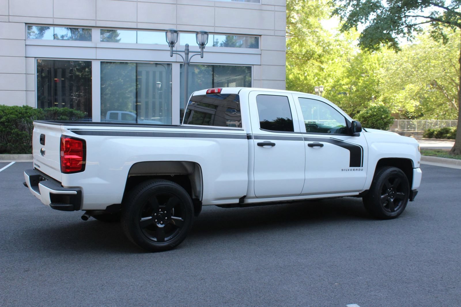 Used 2018 Chevrolet Silverado 1500 Custom RWD image 7