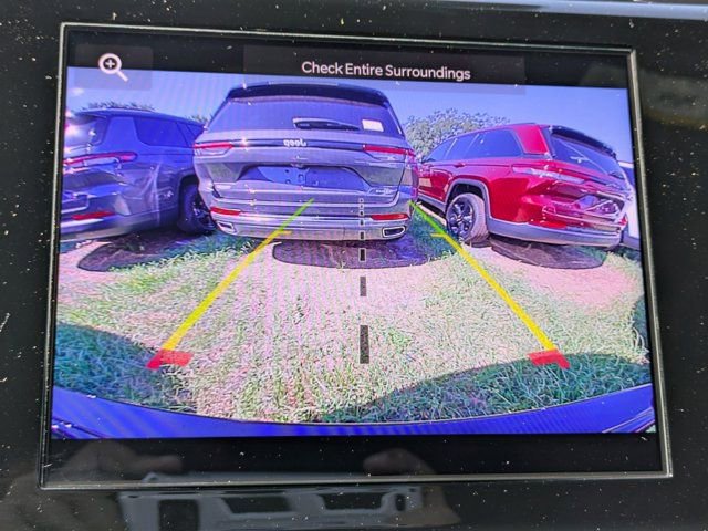 New 2025 Jeep Grand Cherokee Altitude image 13