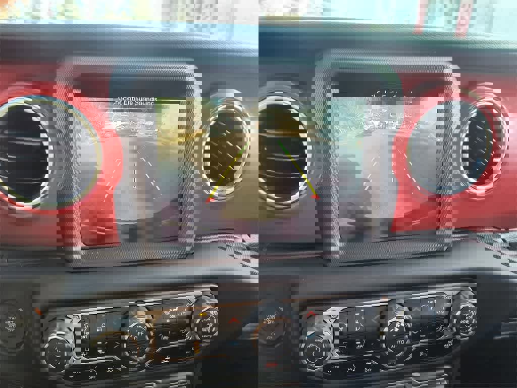 Used 2023 Jeep Wrangler Unlimited Rubicon w/ Cold Weather Group image 17