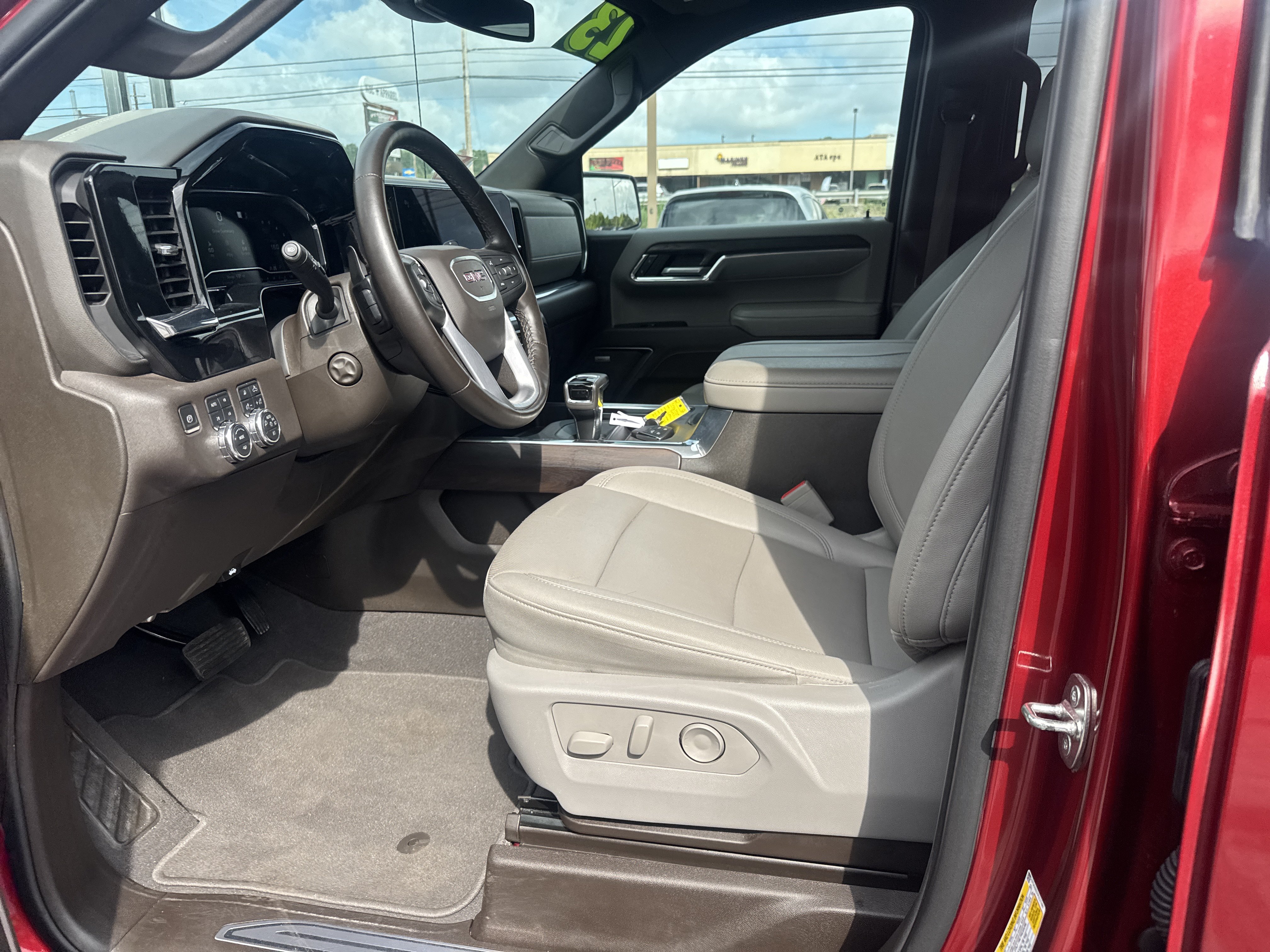 Used 2023 GMC Sierra 1500 SLT w/ SLT Convenience Package AWD/4WD image 18