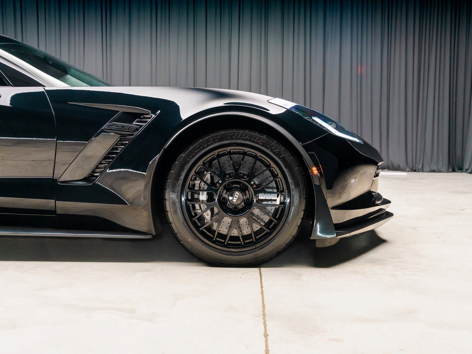 Used 2016 Chevrolet Corvette Z06 w/ 3LZ Preferred Equipment Group image 23