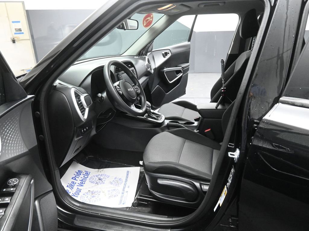 Used 2025 Kia Soul LX w/ LX Technology Package image 29