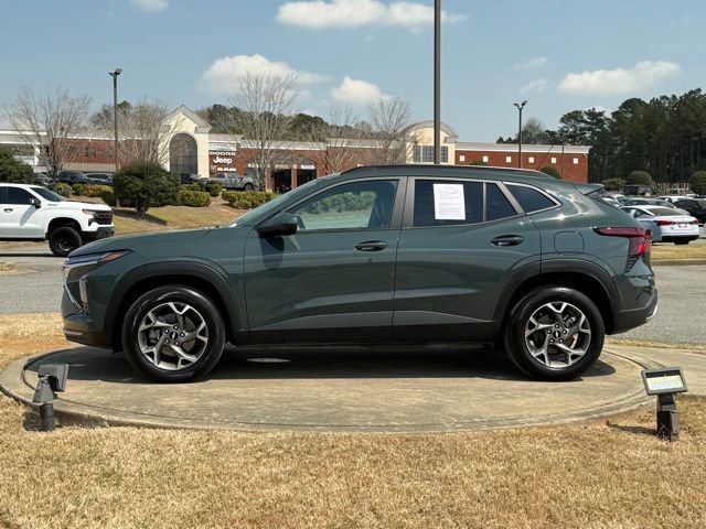 Used 2025 Chevrolet Trax LT FWD image 4