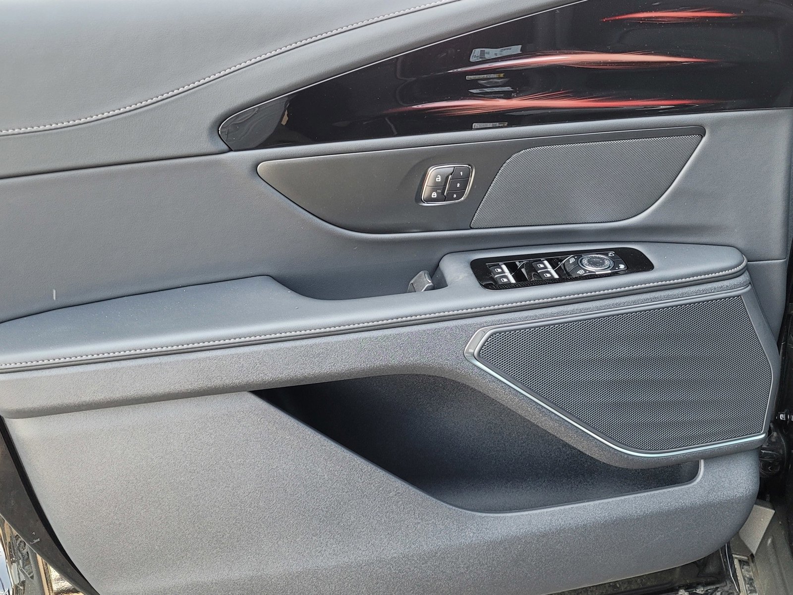 New 2025 Lincoln Nautilus Premier w/ Jet Appearance Package image 10