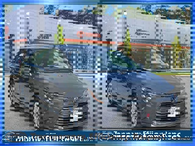 Used 2023 Toyota Corolla LE w/ LE Convenience Package FWD image 1