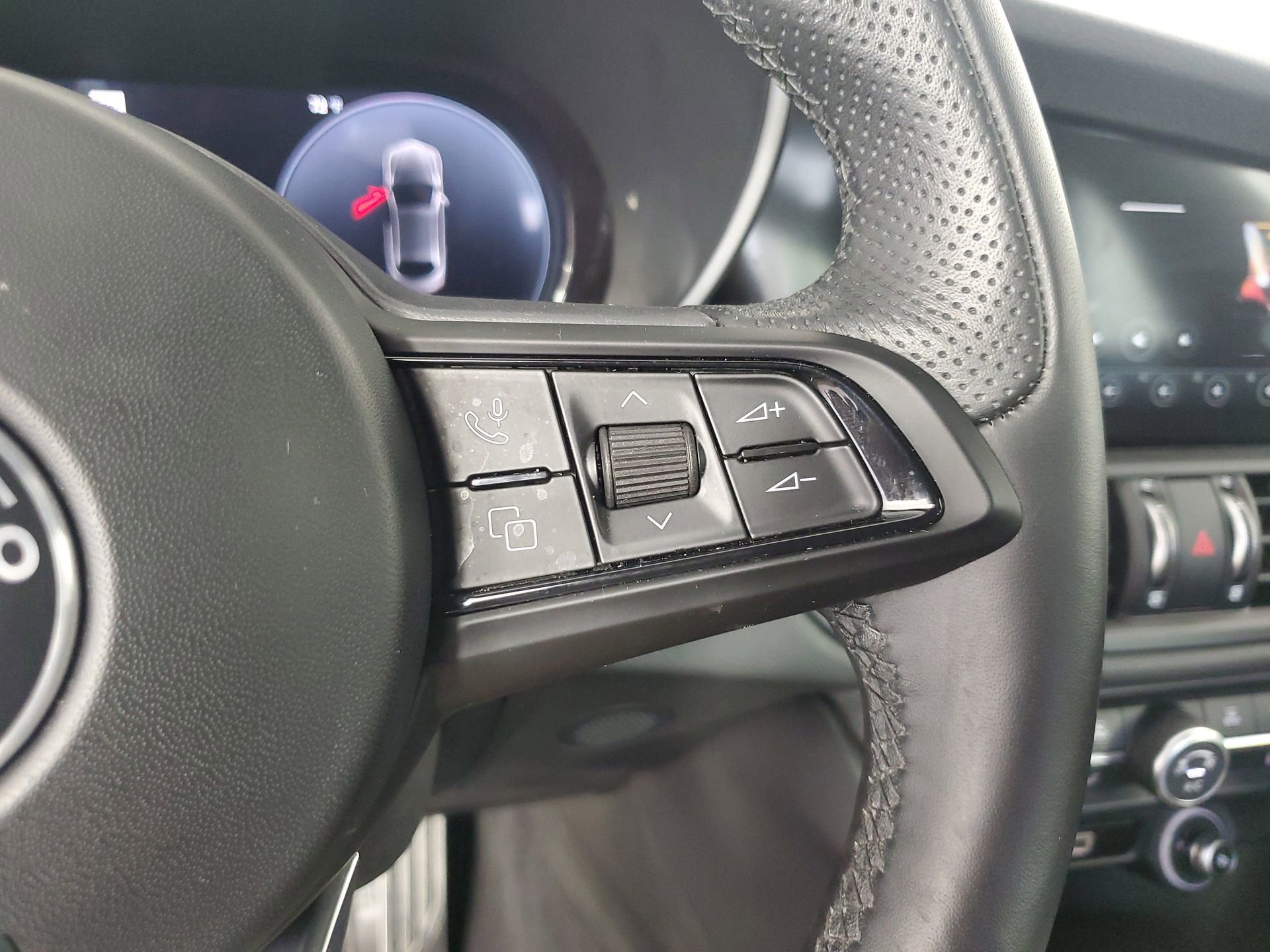 Used 2024 Alfa Romeo Giulia Ti w/ Active Assist Plus Package image 35