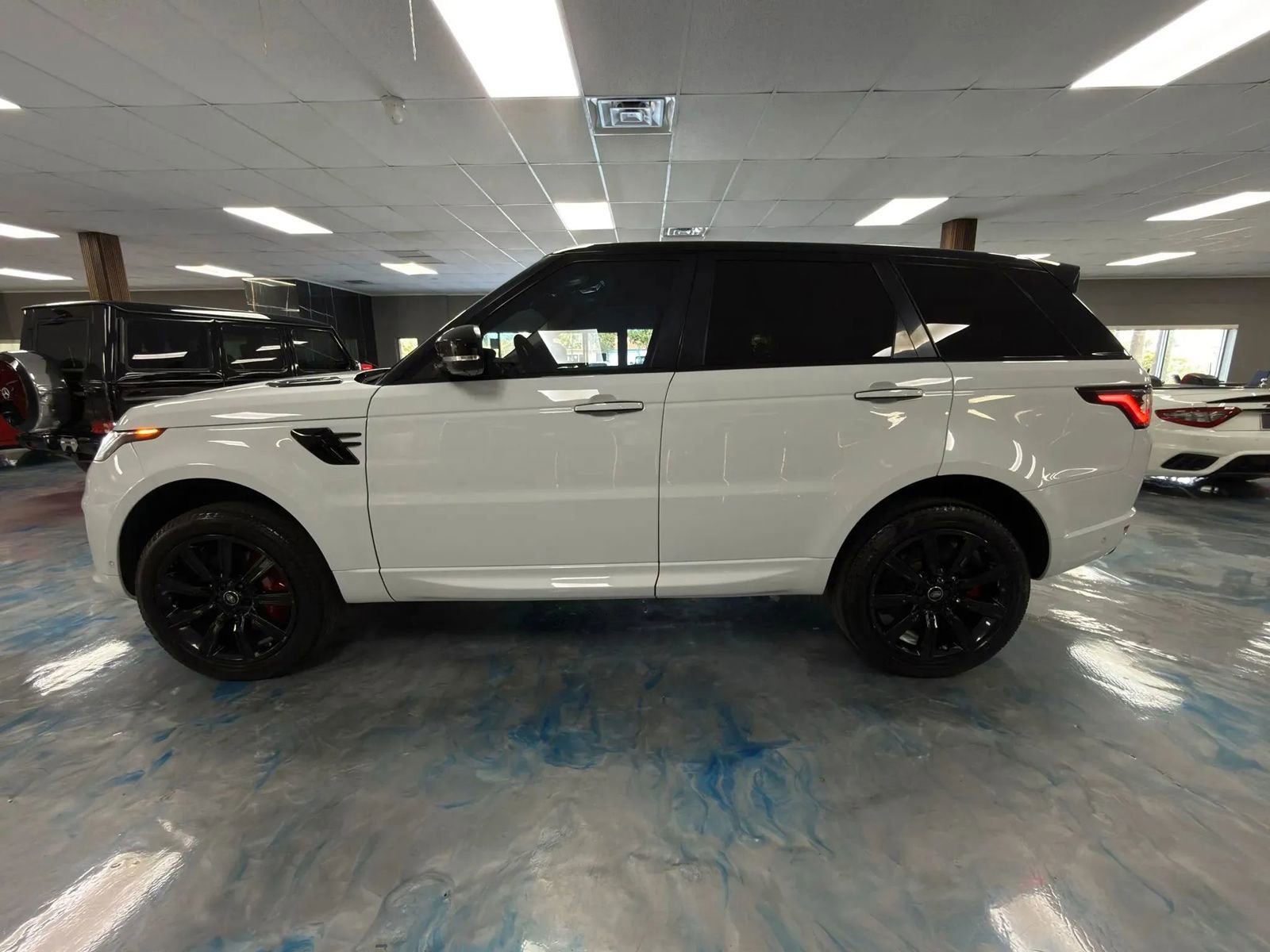 Used 2019 Land Rover Range Rover HSE AWD/4WD image 4