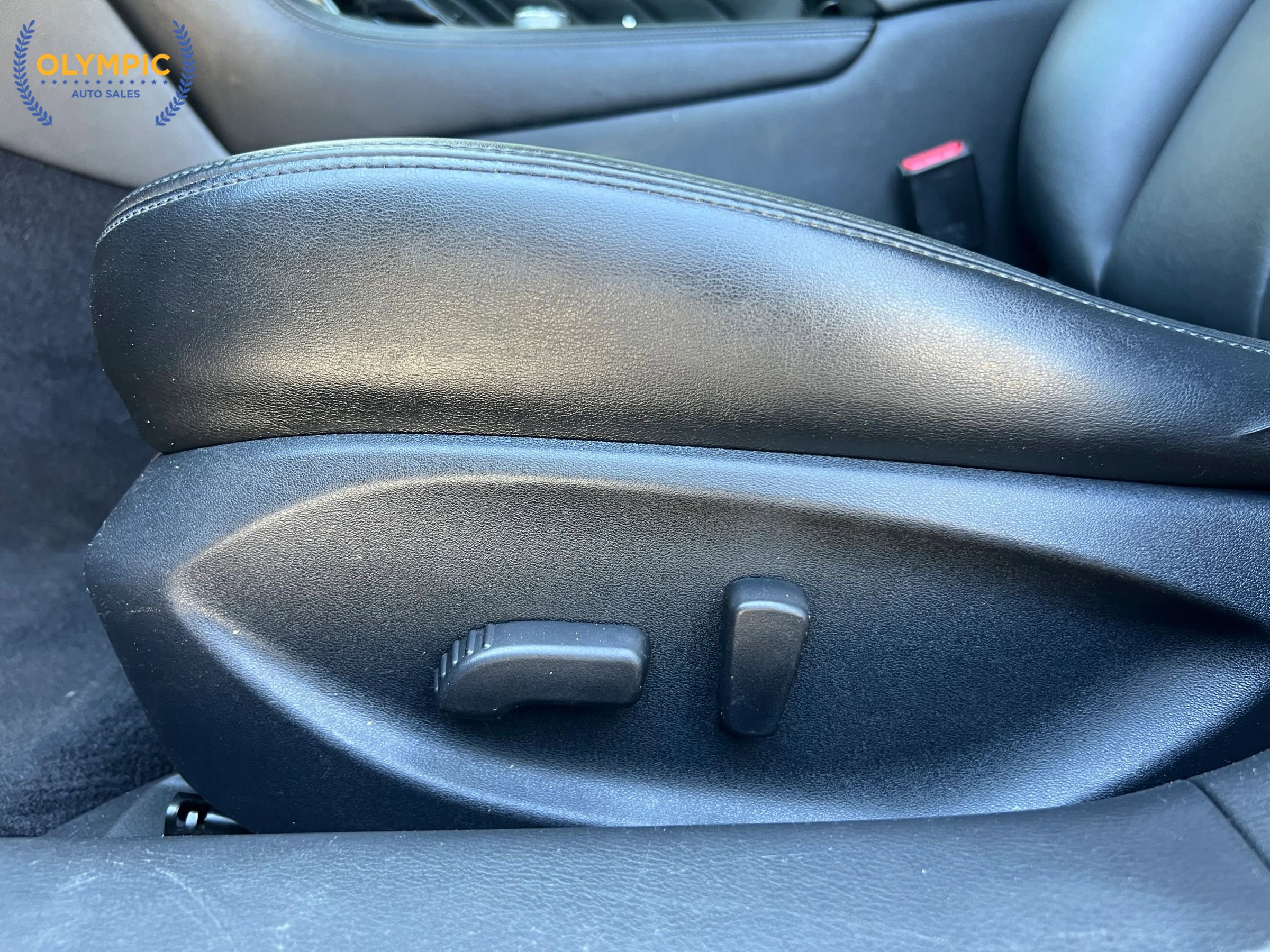 Used 2014 INFINITI Q50 Premium w/ Navigation Package RWD image 34