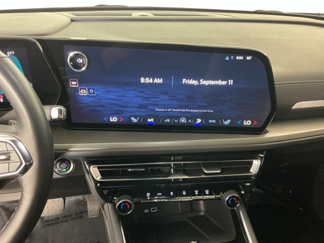 Used 2025 Chevrolet Traverse LT FWD image 18