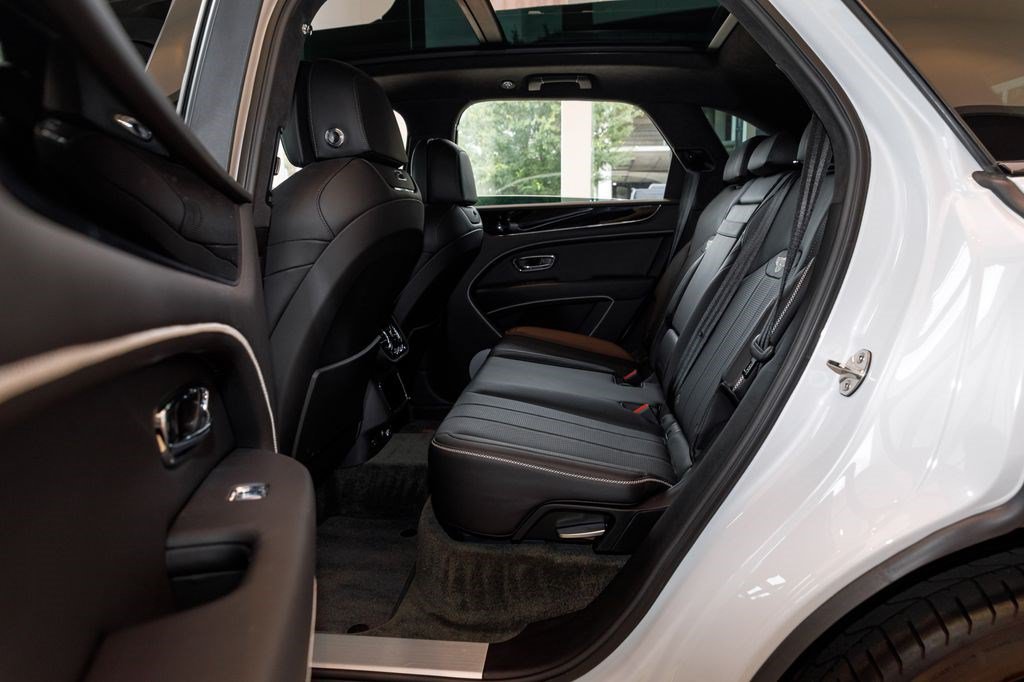 Used 2023 Bentley Bentayga AWD/4WD image 26