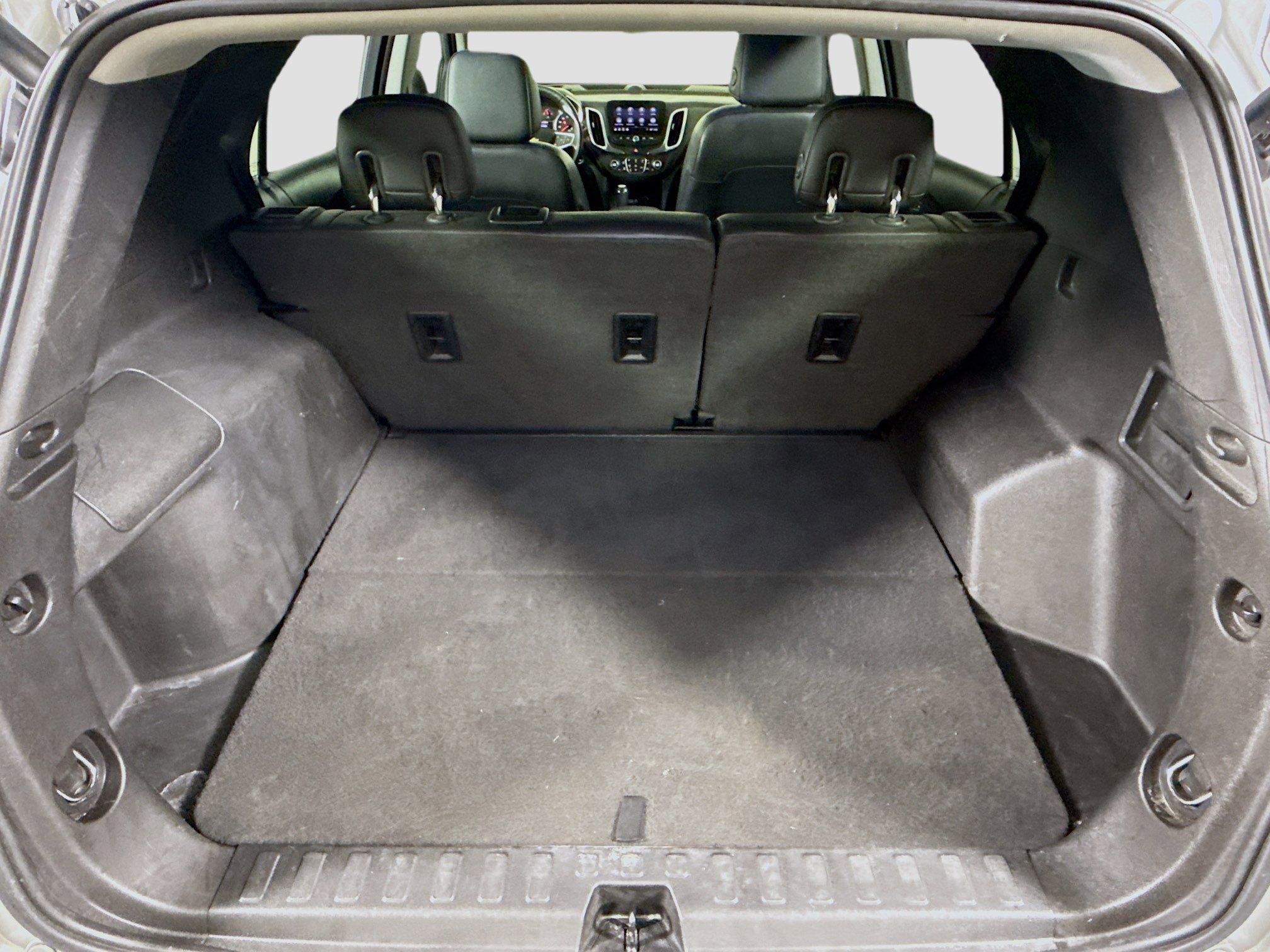 Used 2020 Chevrolet Equinox Premier w/ Premier Redline Edition image 35