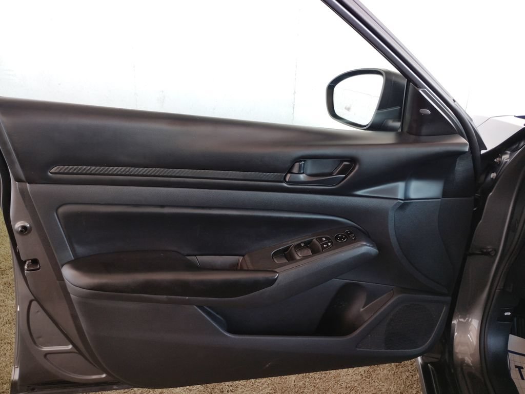 Used 2024 Nissan Altima 2.5 S FWD image 18