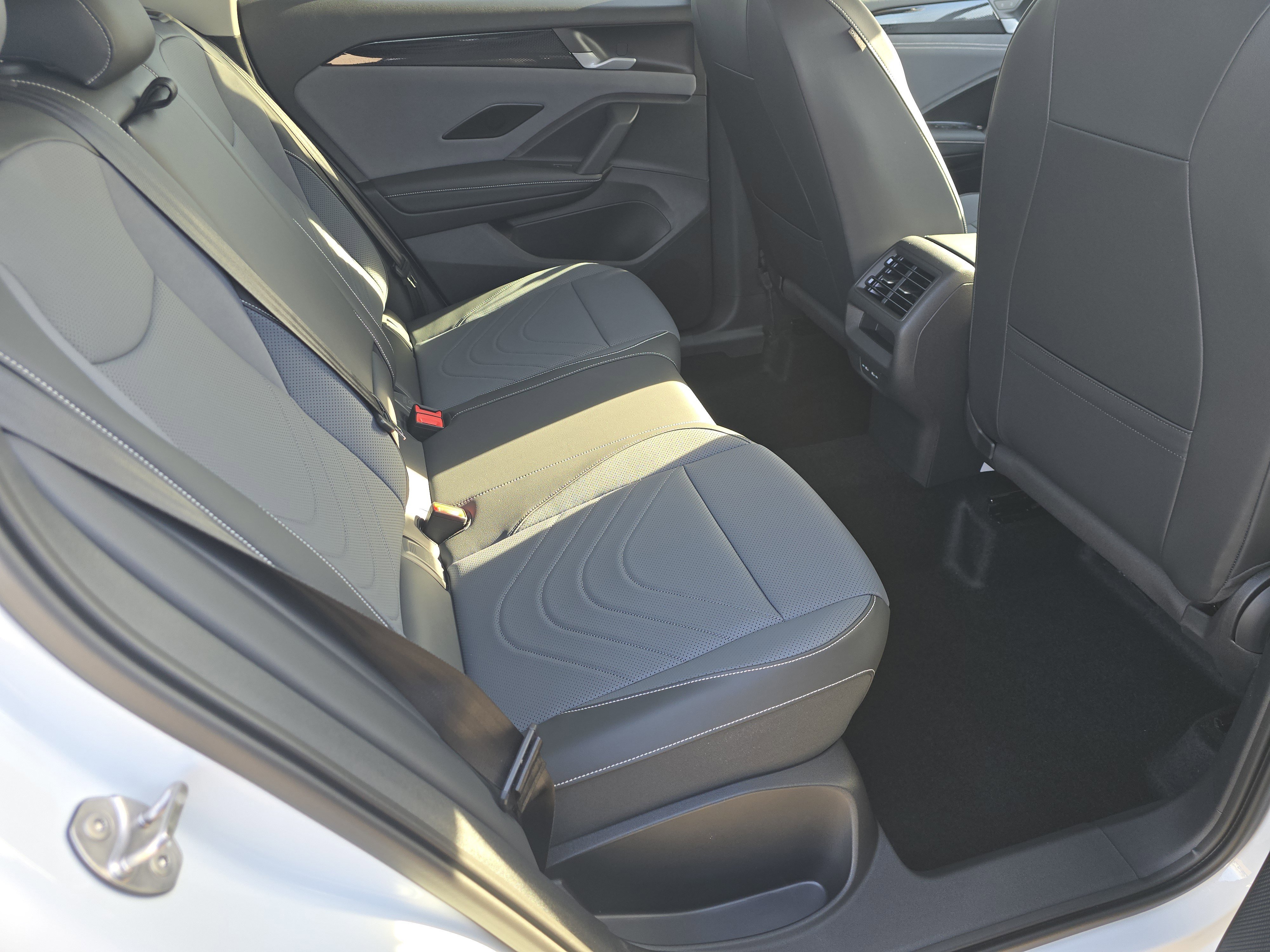 New 2026 Volkswagen Tiguan SE image 15