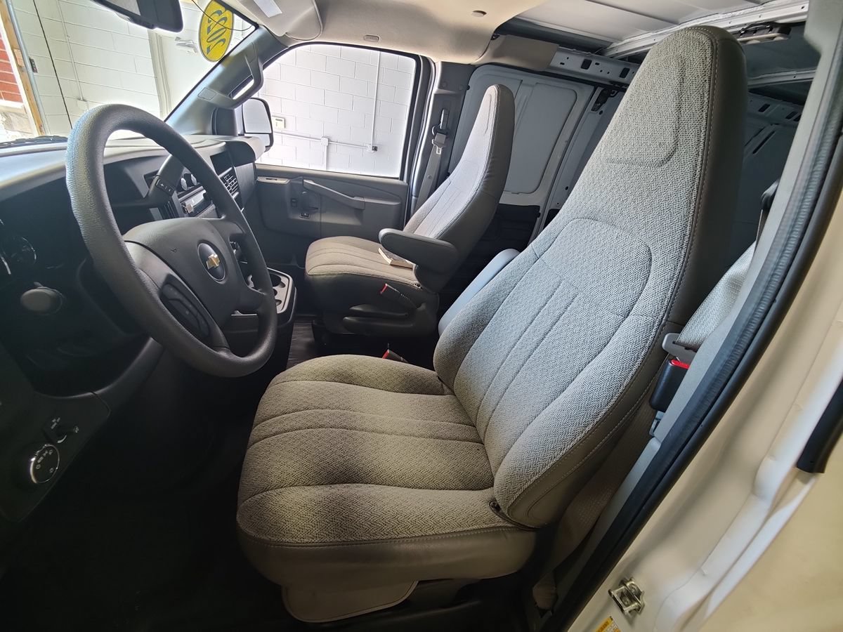 Used 2025 Chevrolet Express 3500 w/ Driver Convenience Package RWD image 37