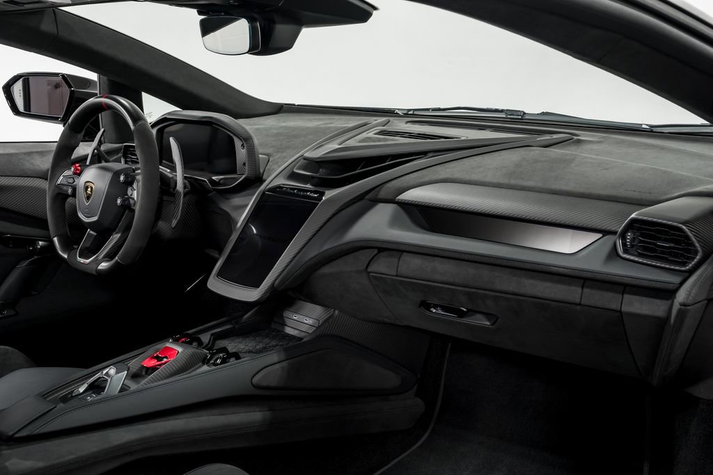 Used 2024 Lamborghini Revuelto image 32