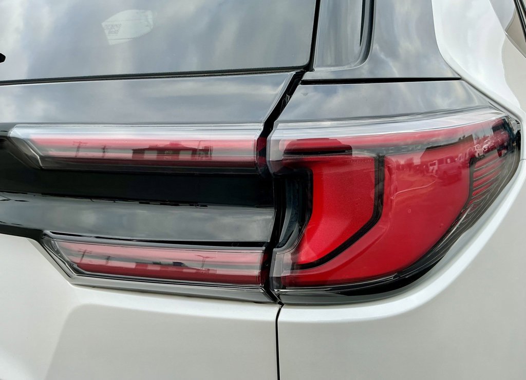 Used 2024 GMC Acadia Denali image 16