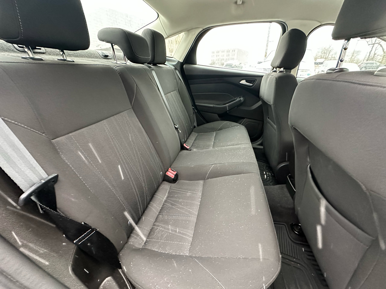 Used 2016 Ford Focus SE w/ SE Cold Weather Package image 34