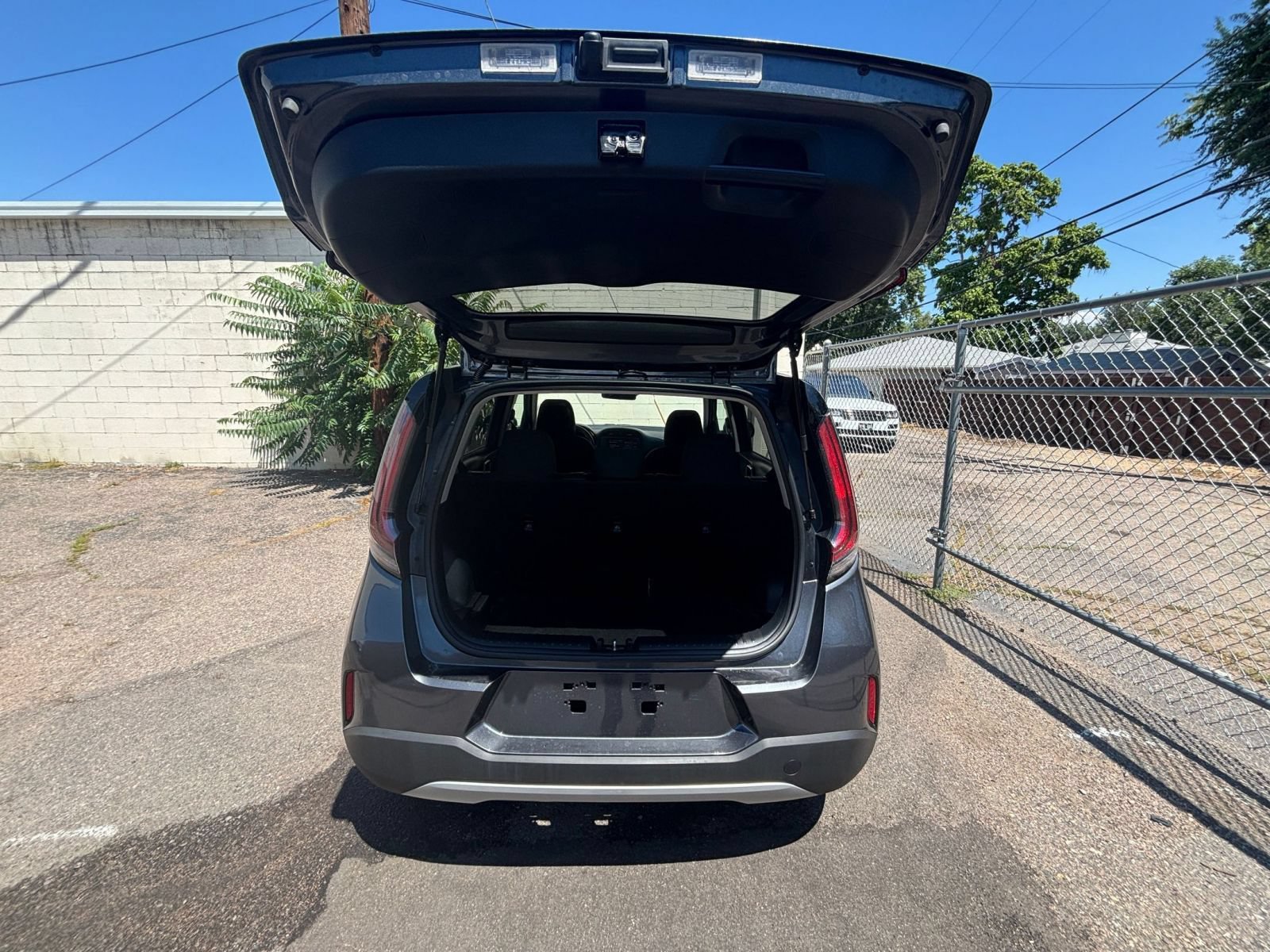 Used 2025 Kia Soul LX w/ LX Technology Package FWD image 27