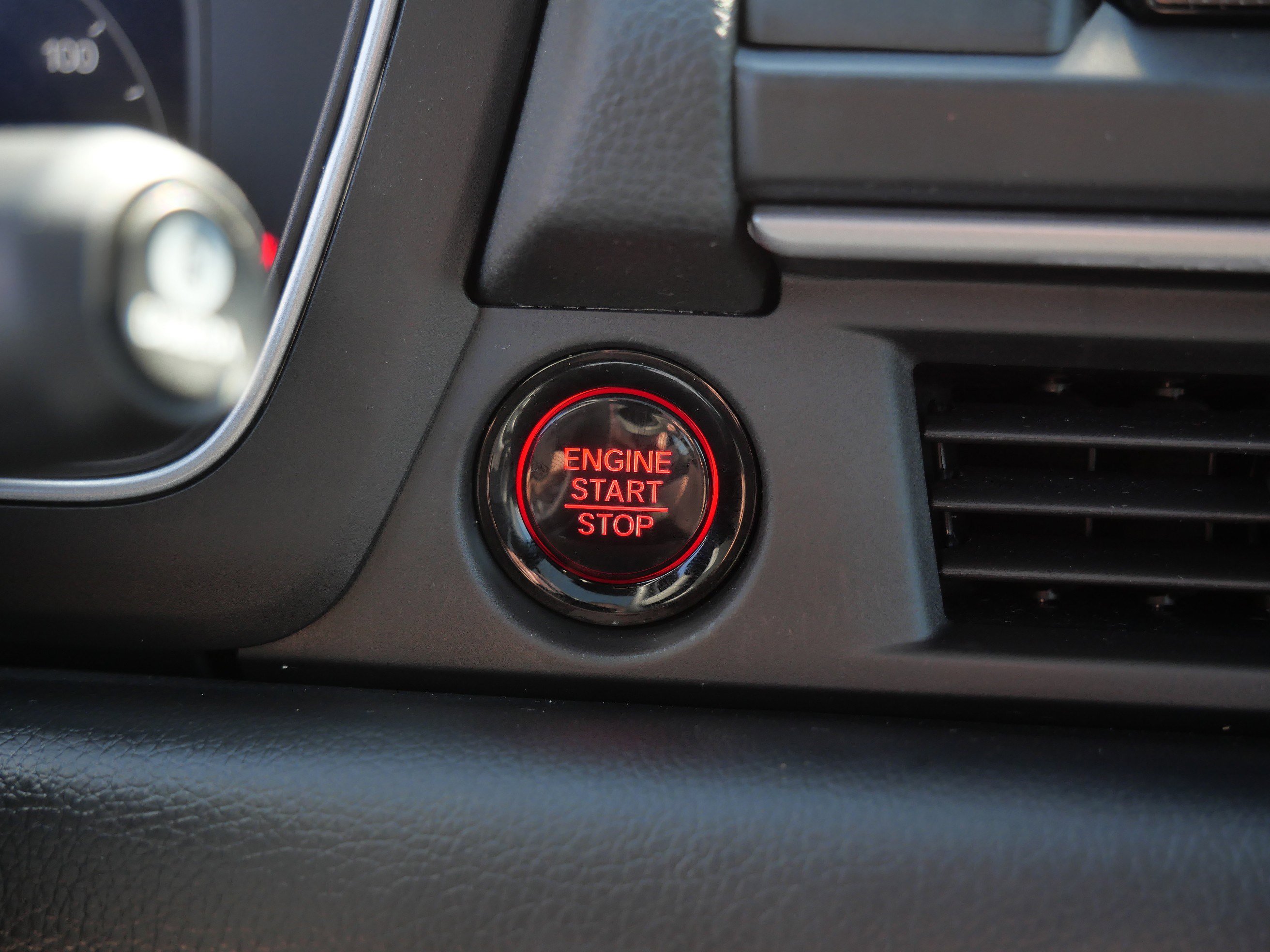 Used 2025 Honda Pilot Black Edition image 31
