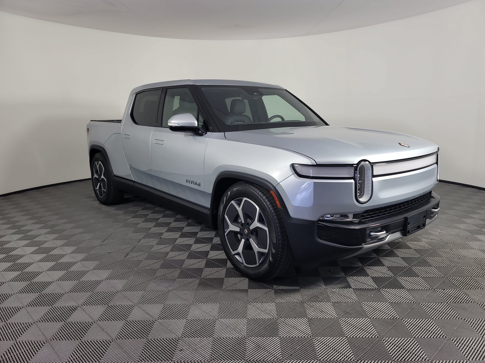 Used 2024 Rivian R1T Adventure Dual AWD/4WD image 7