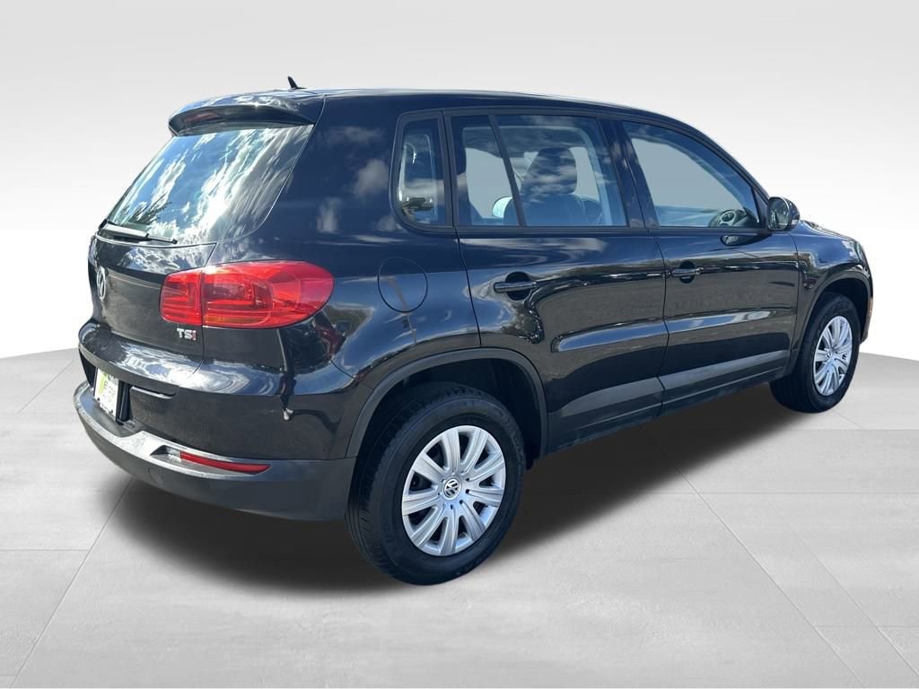 Used 2017 Volkswagen Tiguan S image 8