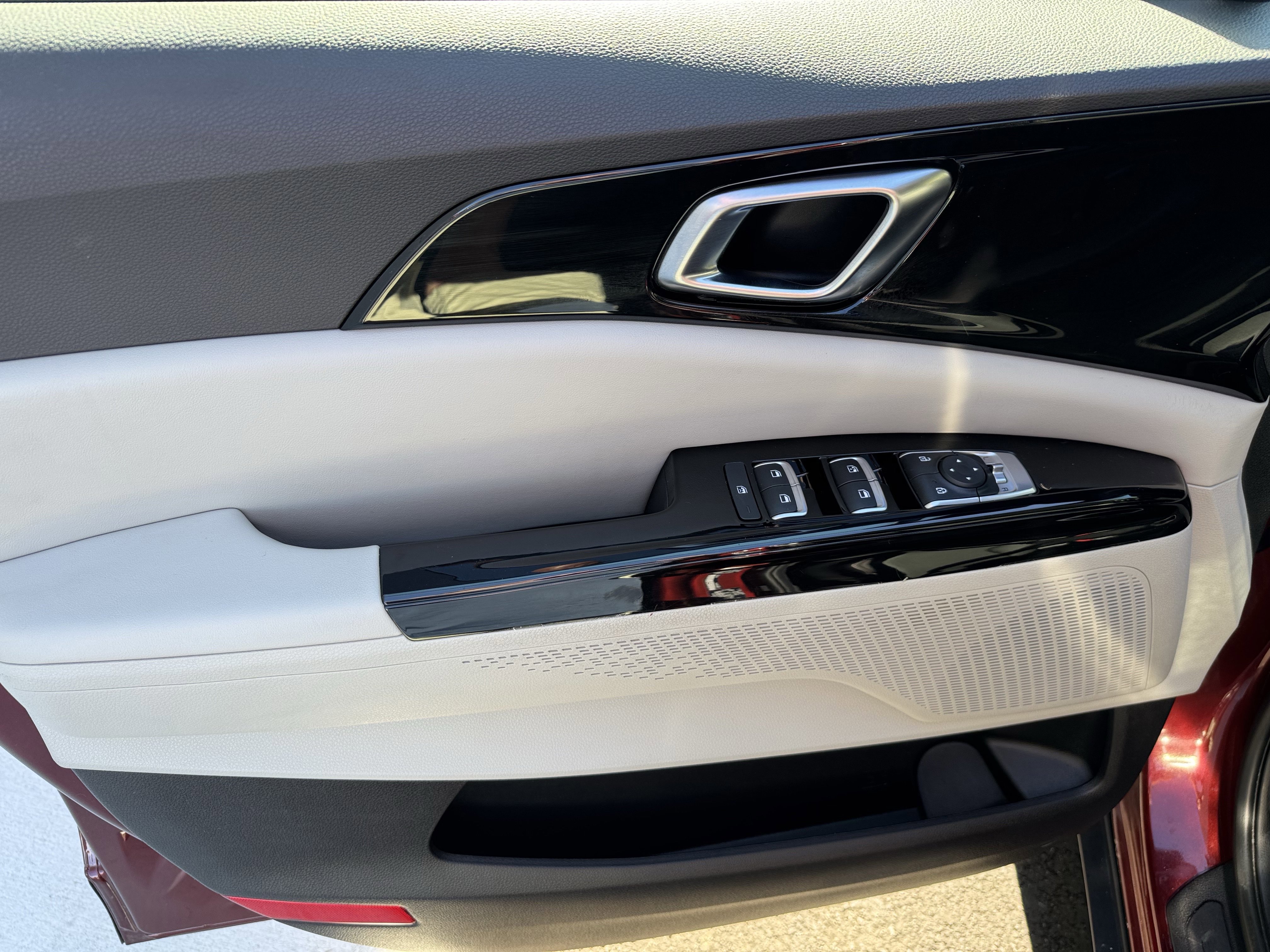 Used 2024 Kia Carnival EX image 22