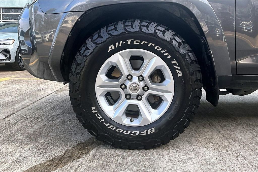 Used 2018 Toyota 4Runner SR5 Premium image 12