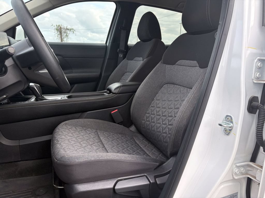 Used 2025 Nissan Kicks SV AWD/4WD image 12