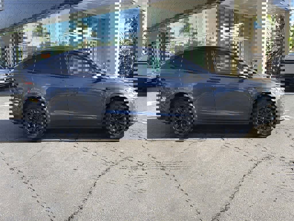 Used 2022 Tesla Model X Plaid image 7