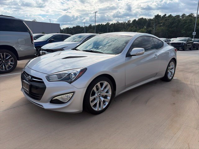 Used 2014 Hyundai Genesis 3.8 RWD image 1