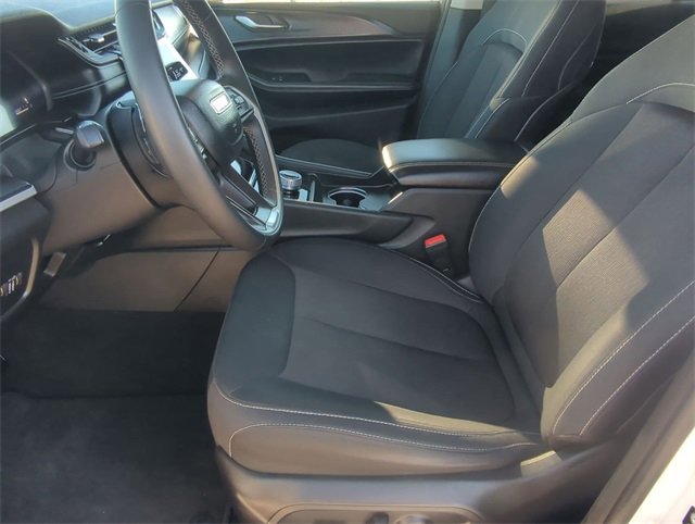 Certified 2023 Jeep Grand Cherokee Laredo image 11