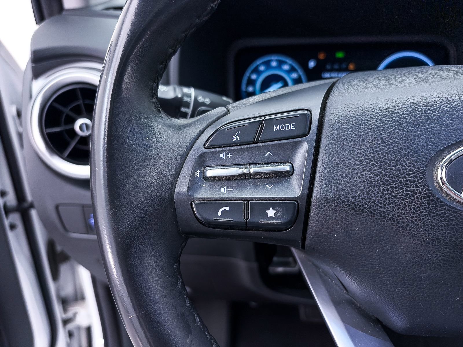 Used 2023 Hyundai Kona SEL FWD image 33