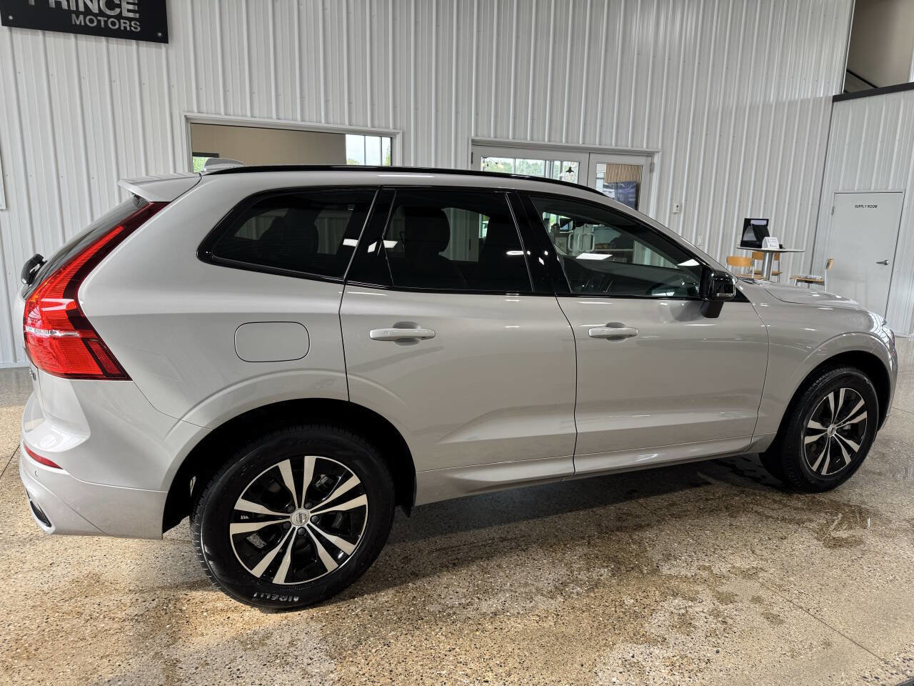 Used 2024 Volvo XC60 B5 Core AWD/4WD image 8