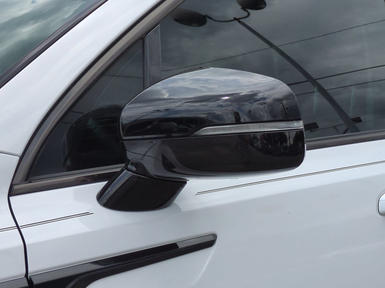 Certified 2023 Kia Sorento SX FWD image 12