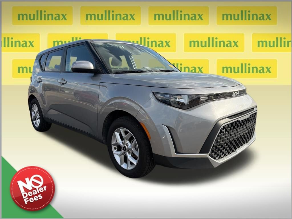 Used 2025 Kia Soul LX w/ LX Technology Package image 1