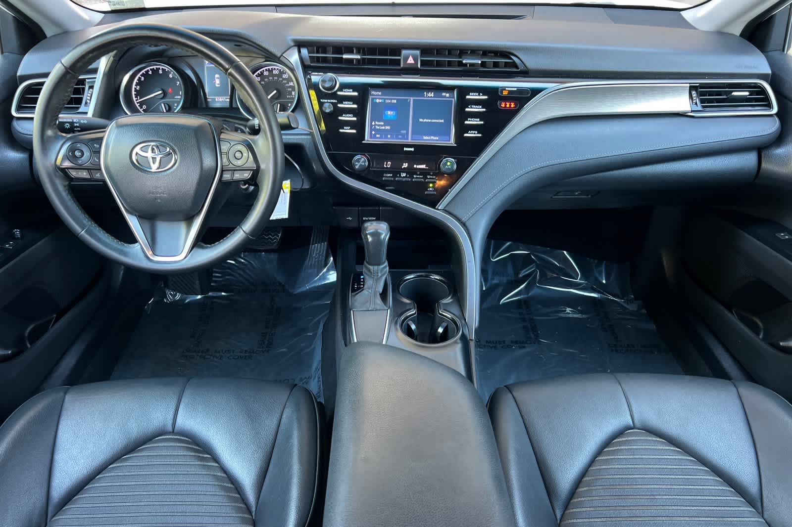 Used 2020 Toyota Camry SE w/ Carpet Mat Package FWD image 3