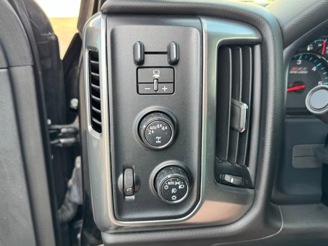 Used 2018 Chevrolet Silverado 1500 LT w/ All Star Edition image 27