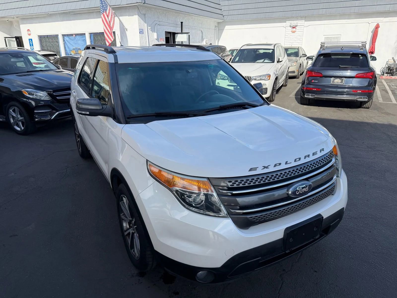 Used 2015 Ford Explorer XLT w/ Equipment Group 202A AWD/4WD image 10