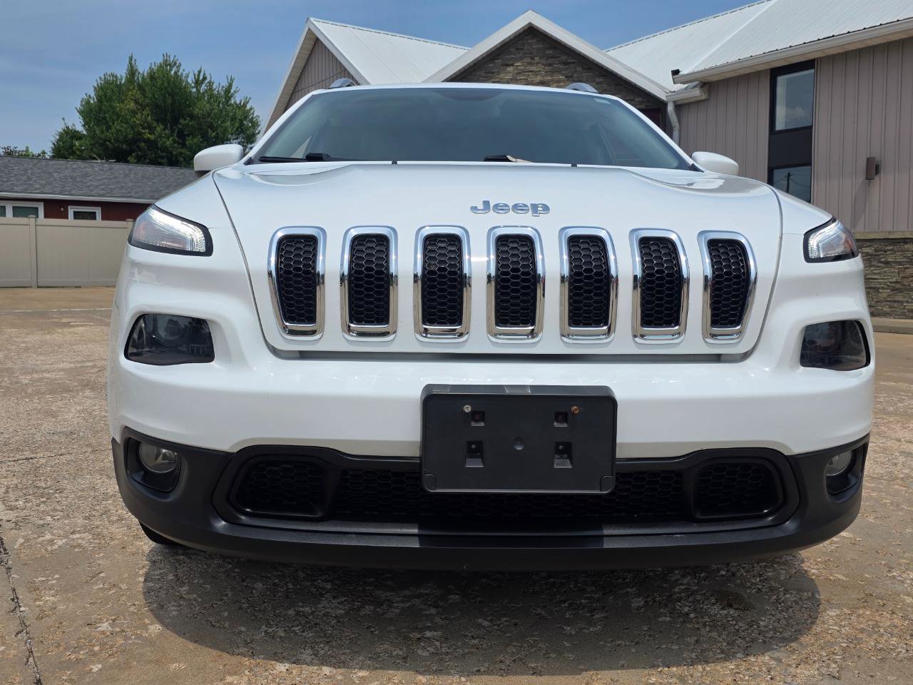 Used 2018 Jeep Cherokee Latitude Plus FWD image 26