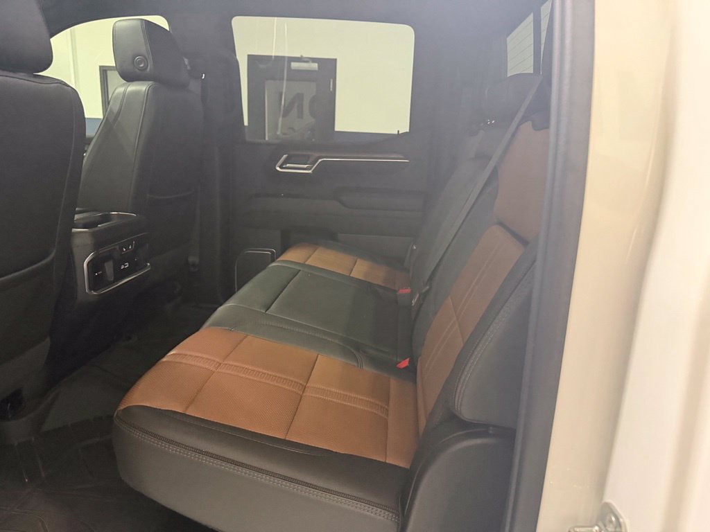 Used 2023 Chevrolet Silverado 1500 High Country w/ High Country Premium Package AWD/4WD image 33