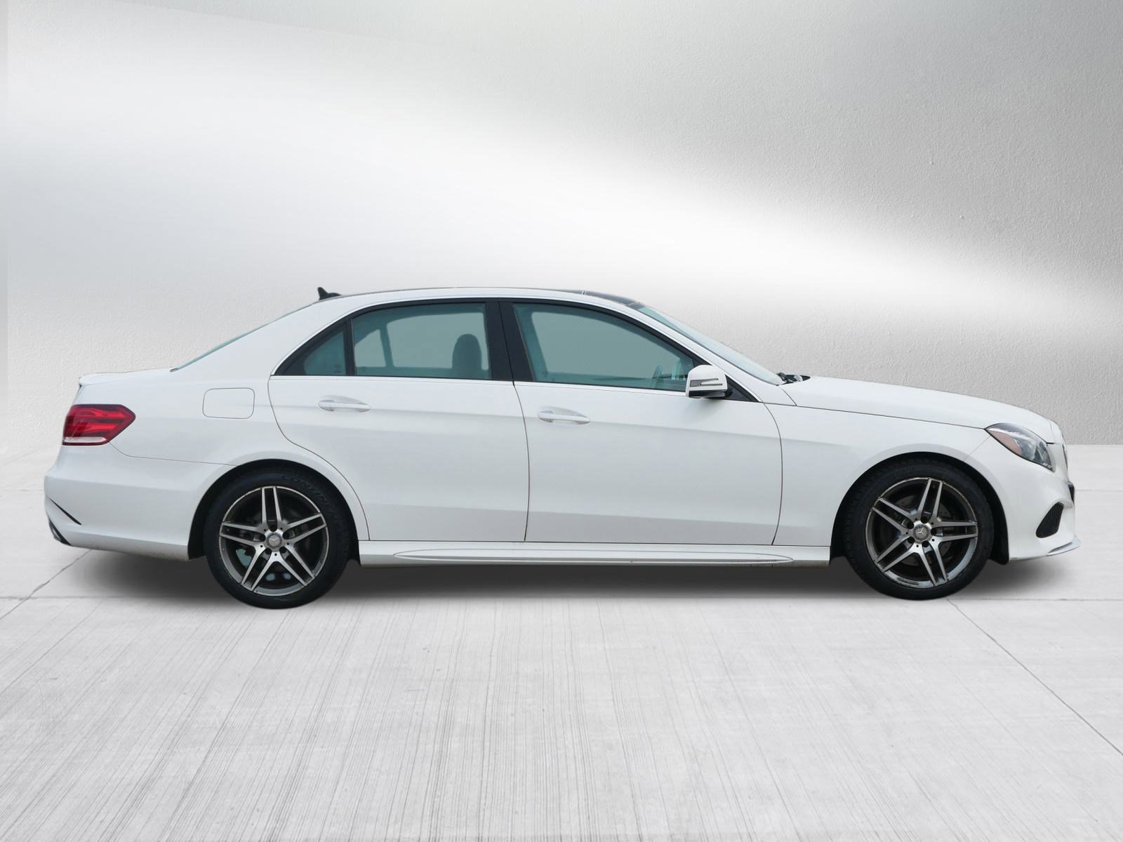 Used 2015 Mercedes-Benz E 400 4MATIC Sedan image 4