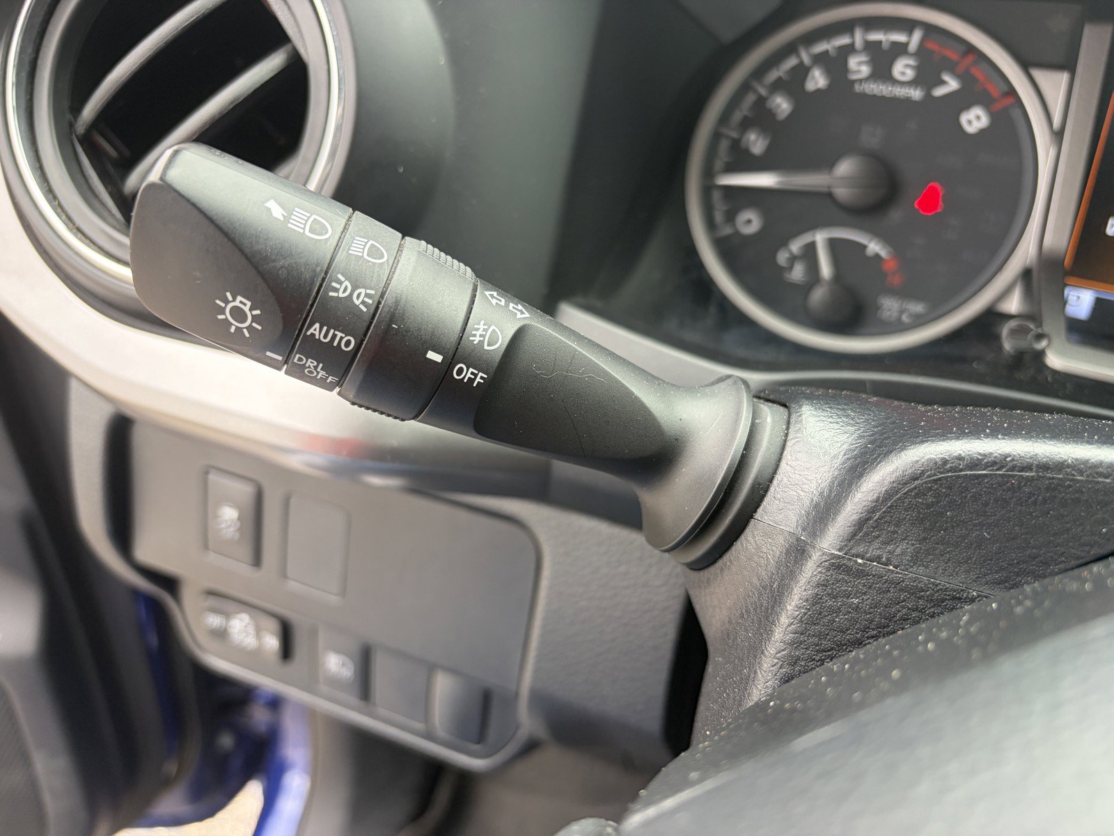 Used 2023 Toyota Tacoma SR5 AWD/4WD image 24